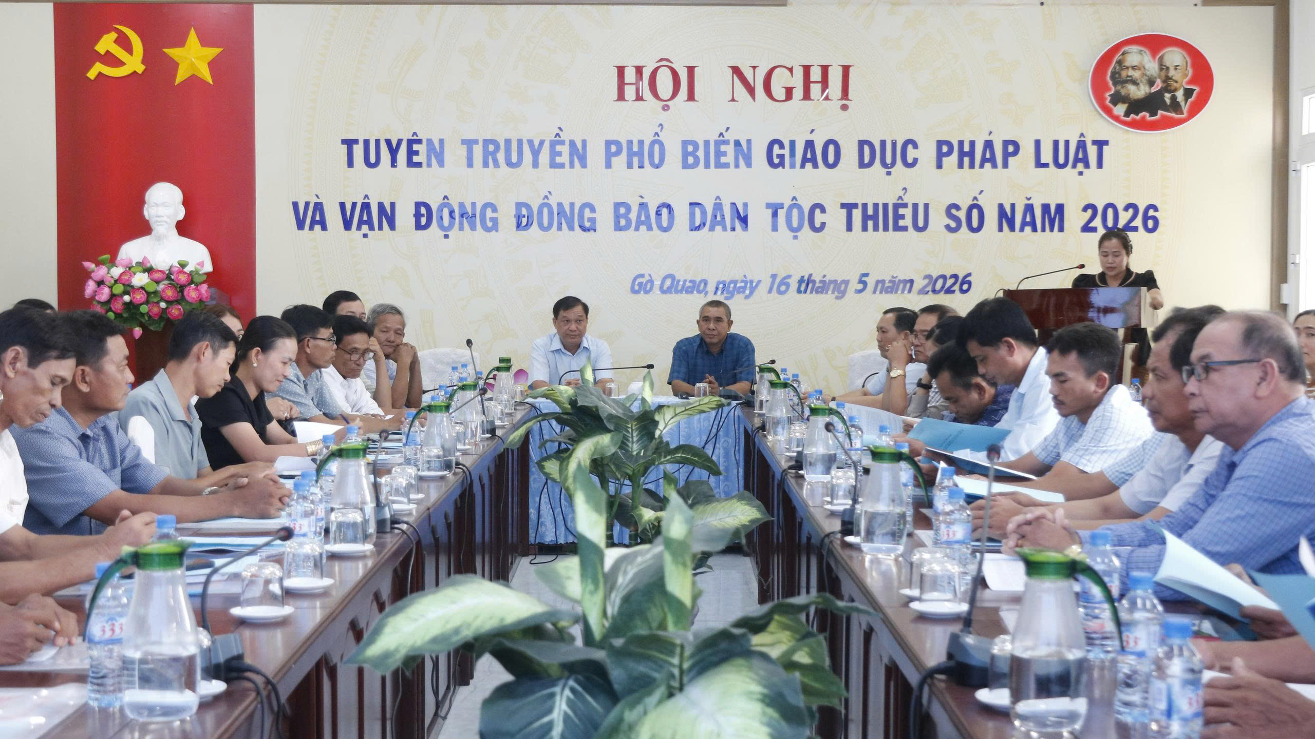Hình ảnh 1: Toàn cảnh đại biểu tham dự hội nghị tại Hội trường UBND xã Gò Quao