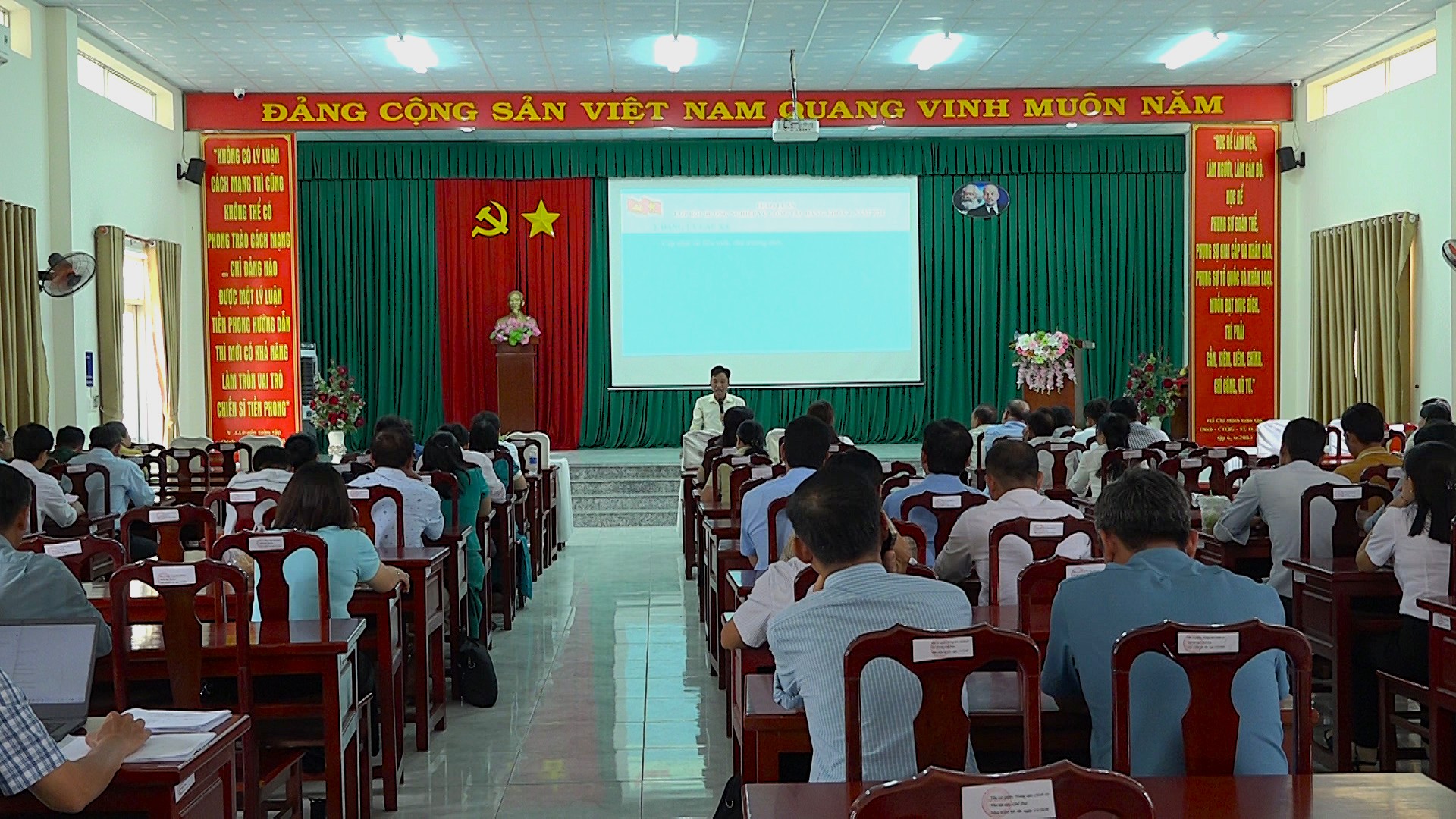 Quang cảnh lớp học